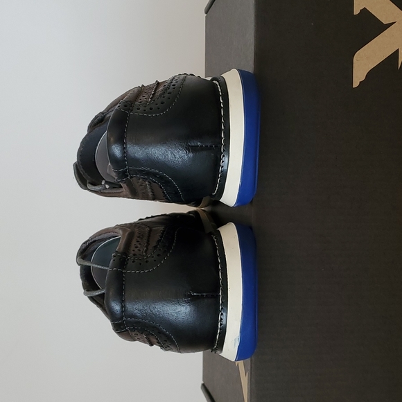 Vance Co. Drake Leather Wingtip Oxford in Dark Grey/Black - Picture 11 of 15